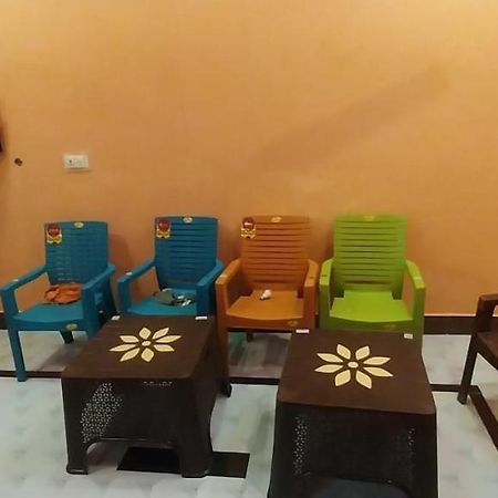 Aadi Shakti Bhawan Hotel Ayodhya Eksteriør billede