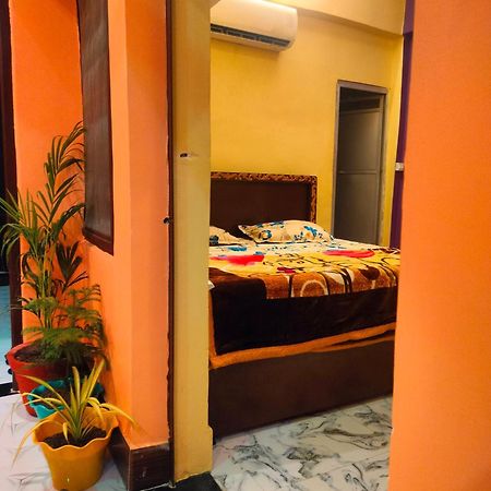 Aadi Shakti Bhawan Hotel Ayodhya Eksteriør billede